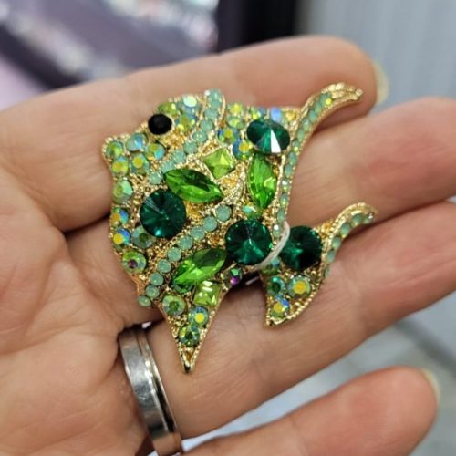 Yeşil kristal taşlı balık broş