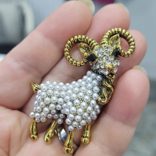 İncili altın rengi koç keçi broş