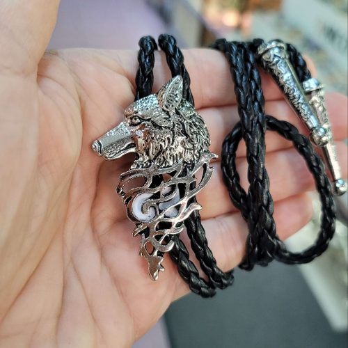 Yan bakan kurt - kurt bolo kravat