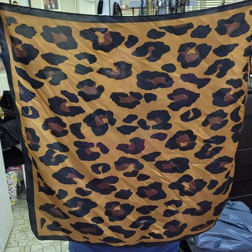 Kahve zeminli büyük leopar desenli ipeksi saten şal