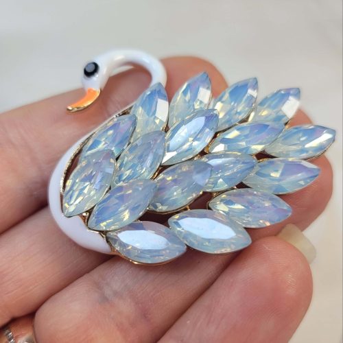 White swan - beyaz kuşu - beyaz kristal taşlı - mineli kuğu broş