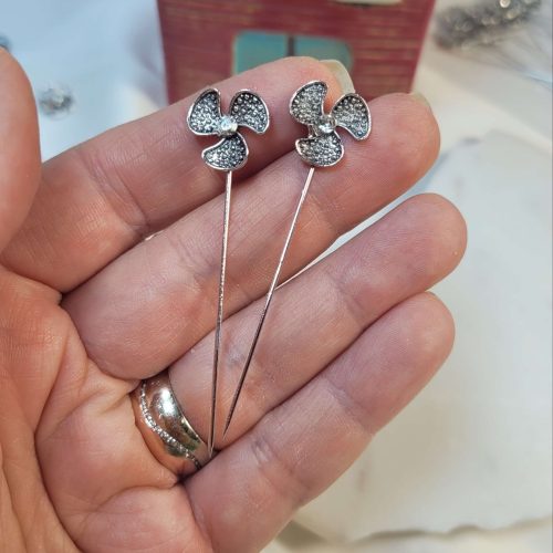 (2ad)Gümüş rengi rüzgar gülü hijap iğnesi - eşarp iğnesi - yaka iğnesi