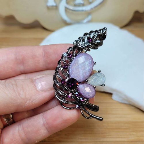 Lila pembe yaprak broş