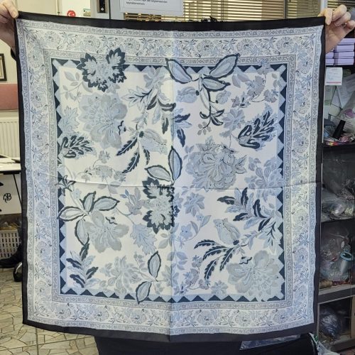 Gri mavi siyah beyaz yaprak ipeksi saten şal