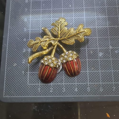 Meşe palamudu broş