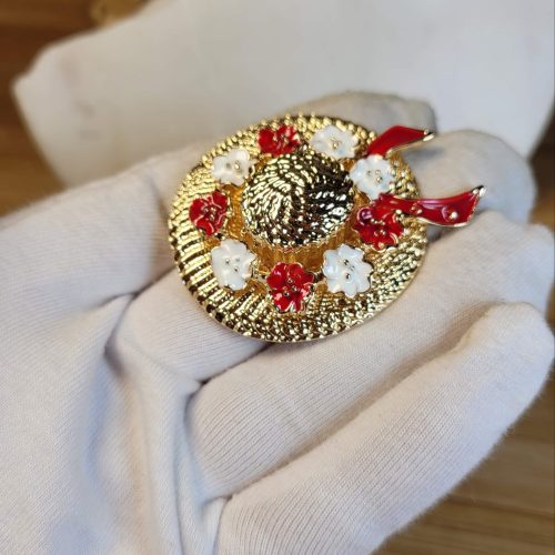 Kırmızı beyaz çiçekli hasır model şapka broş