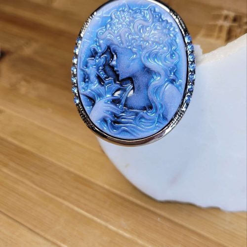 Mavi kristal taşlı mavi reçine cameo broş